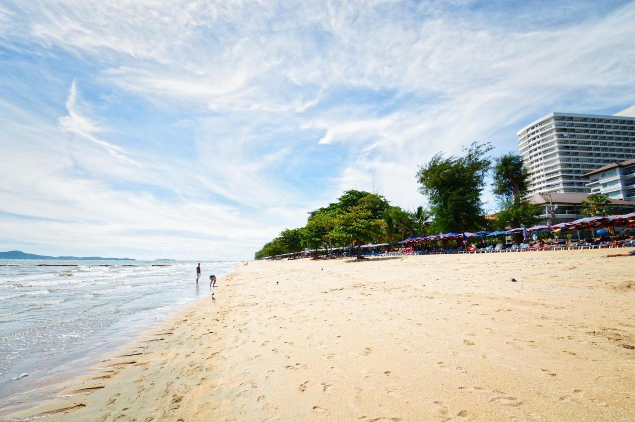 Happy Vikings - Beachfront Jomtien Beach Exterior photo