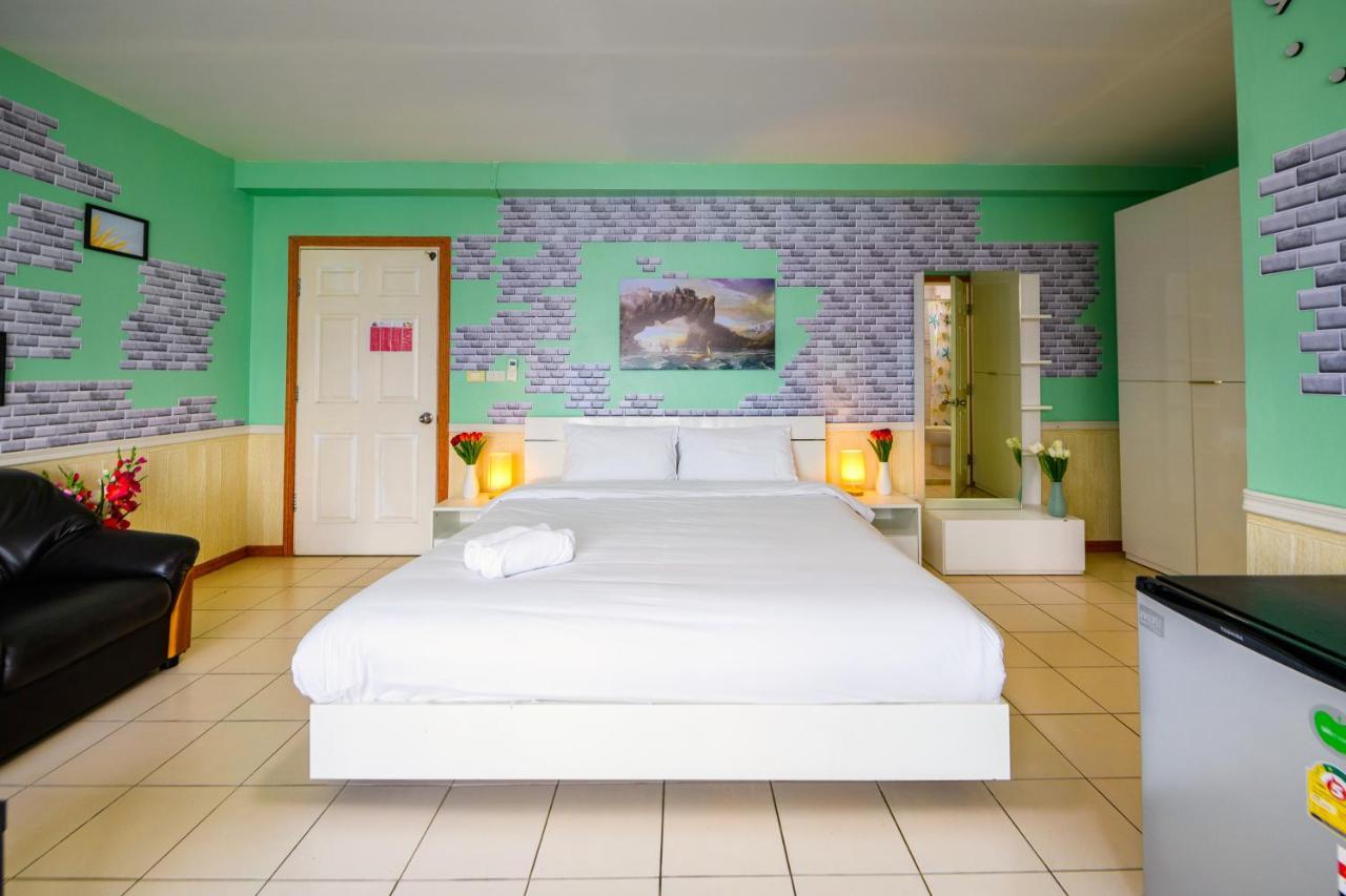 Happy Vikings - Beachfront Jomtien Beach Exterior photo