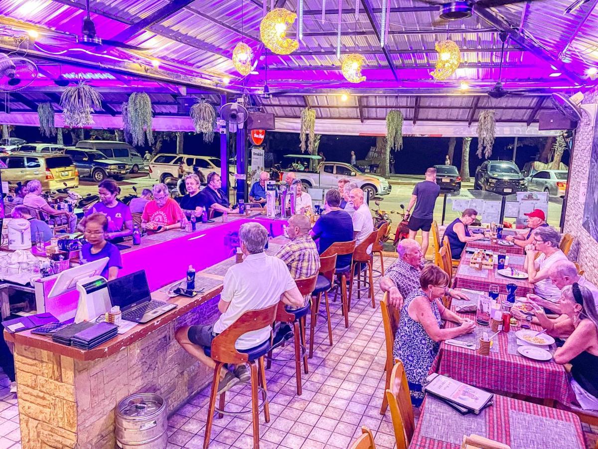 Happy Vikings - Beachfront Jomtien Beach Exterior photo