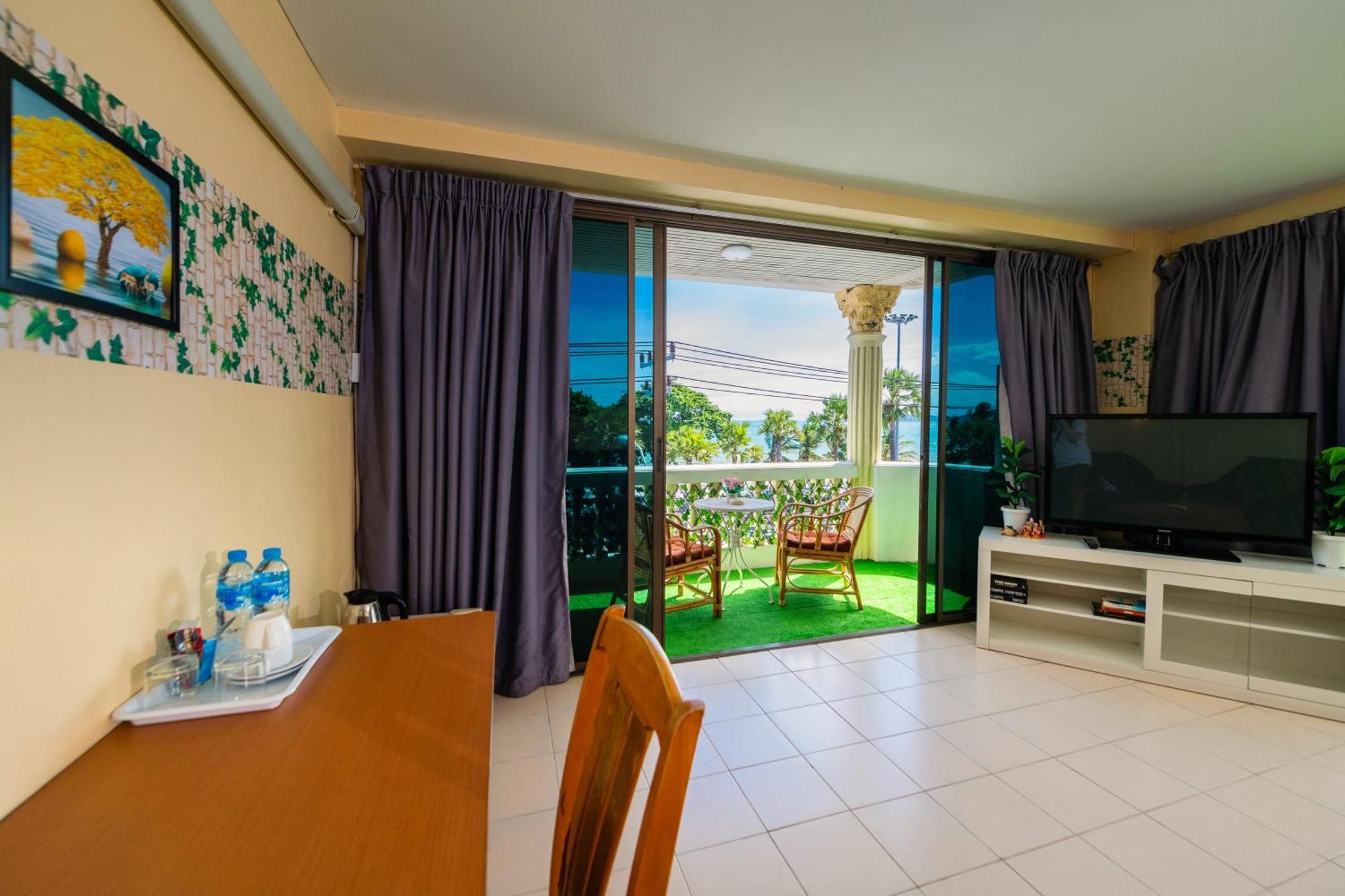 Happy Vikings - Beachfront Jomtien Beach Exterior photo