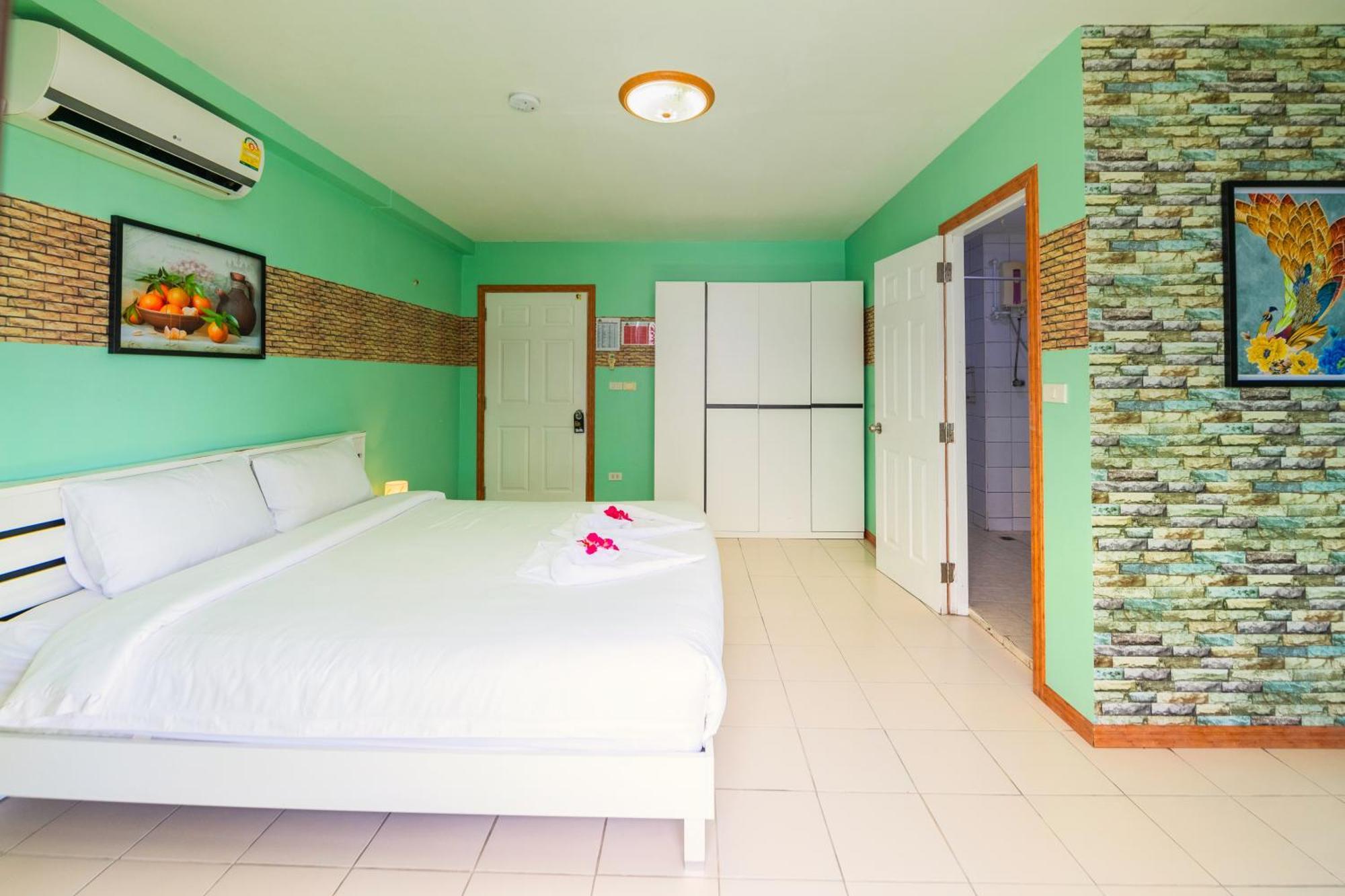 Happy Vikings - Beachfront Jomtien Beach Room photo