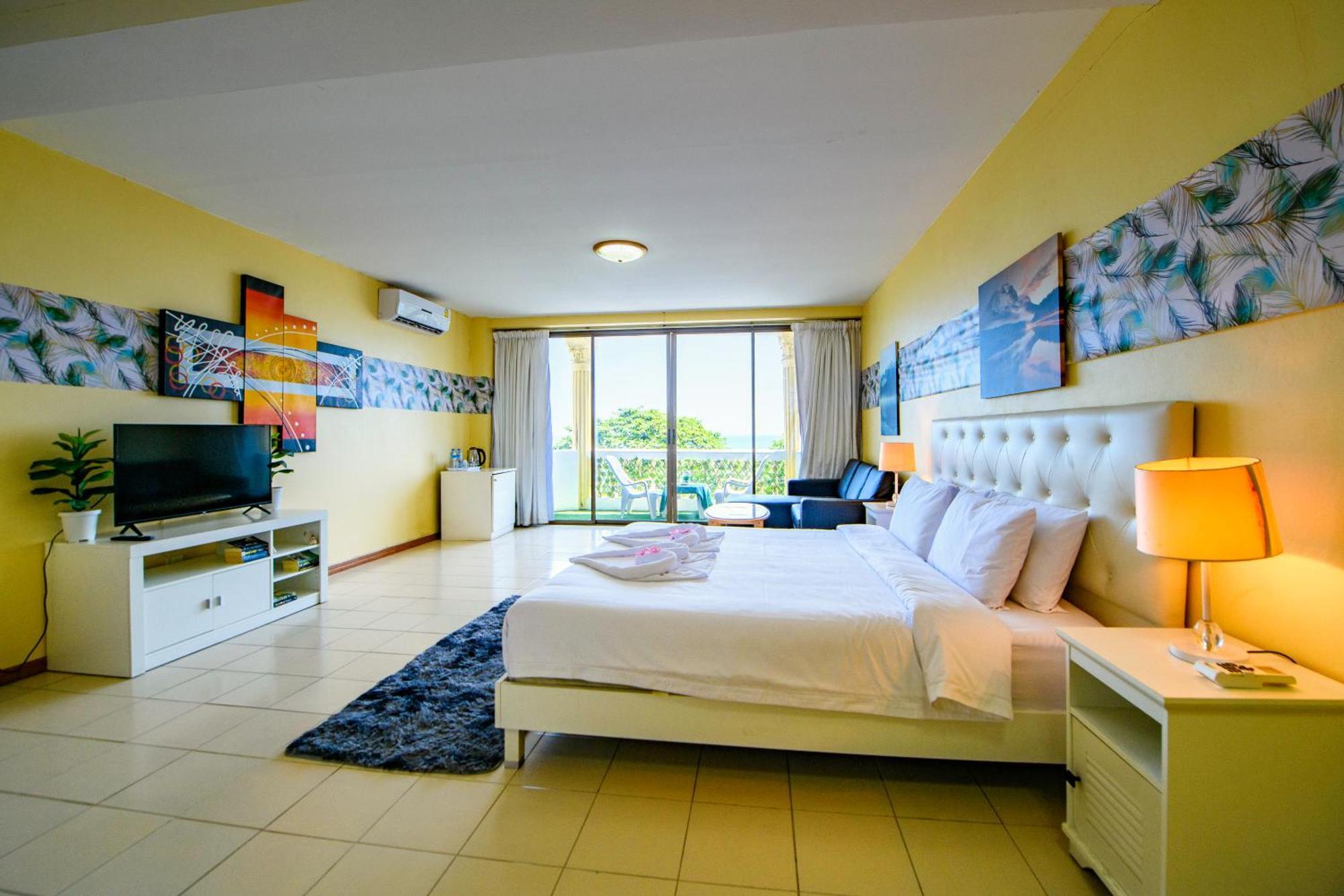 Happy Vikings - Beachfront Jomtien Beach Room photo
