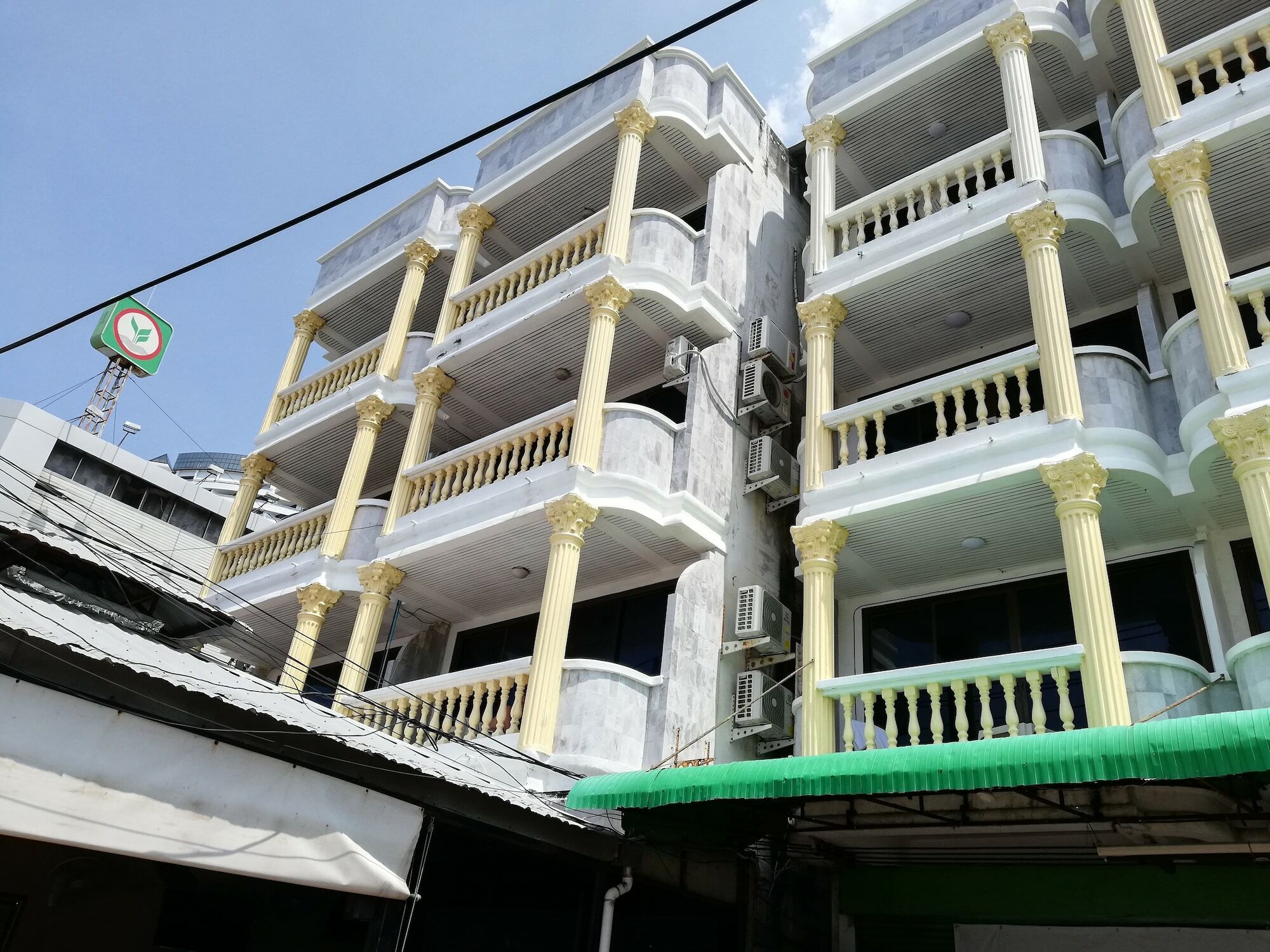 Happy Vikings - Beachfront Jomtien Beach Exterior photo